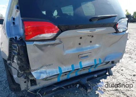 2021 Chrysler Voyager Lxi z USA, uszkodzony, nr VIN 2C4RC1DG0MR533974